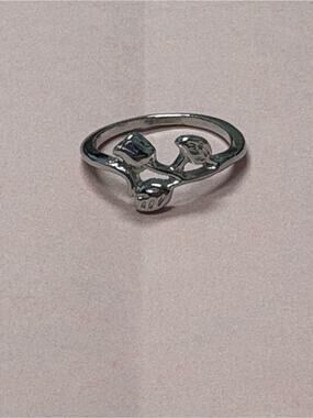 Silver Tone Rose Vine Ring – Size 4.5 / 15mm – NWOT 🌹✨